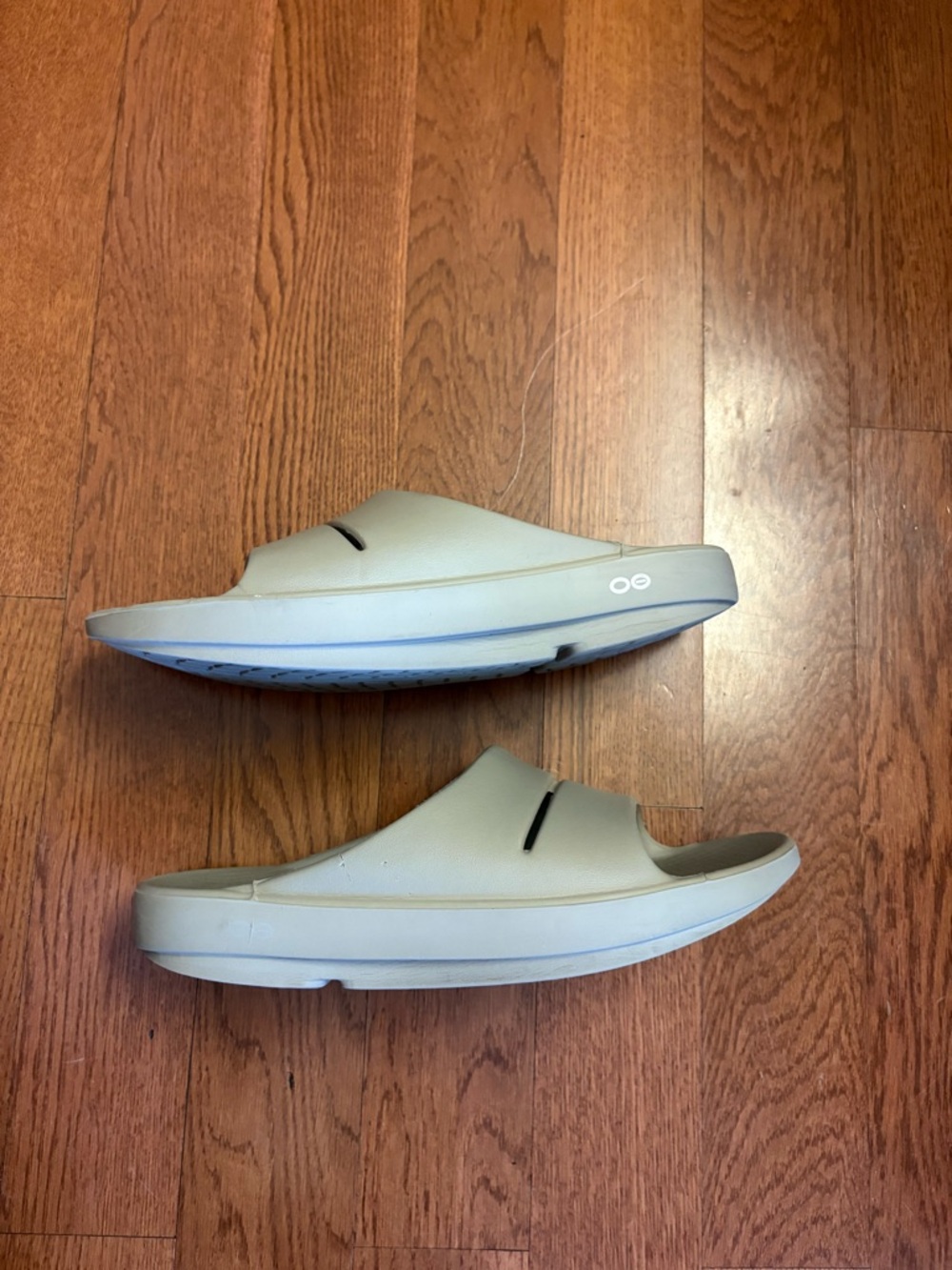 OOFOS Mens Slide Sandals in Light Gray